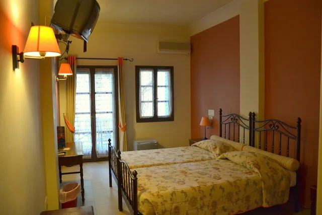 Economy, Twin Beds, Zephyros Hotel Santorini 1/4
