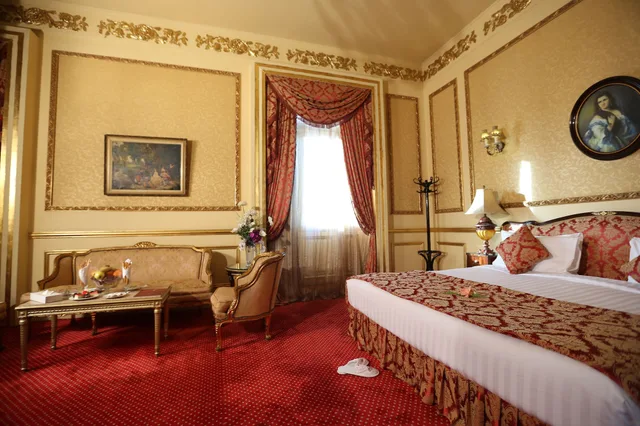 Golden Classic Room City View with Light Dinner، Le Metropole Luxury Heritage Hotel Since 1902 by Paradise Inn Group 1/9