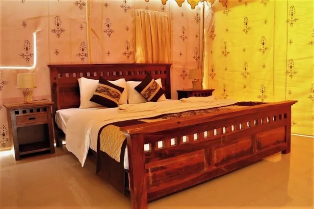 خيمة فاخرة بسرير كوين وسرير فردي، Dynasty Desert Camp 6/10