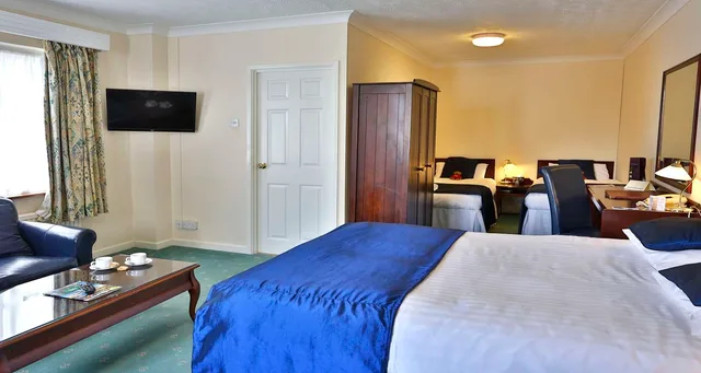 غرفة قياسية بسريرين منفصلين، Best Western Premier Heronston Hotel & Spa 1/3