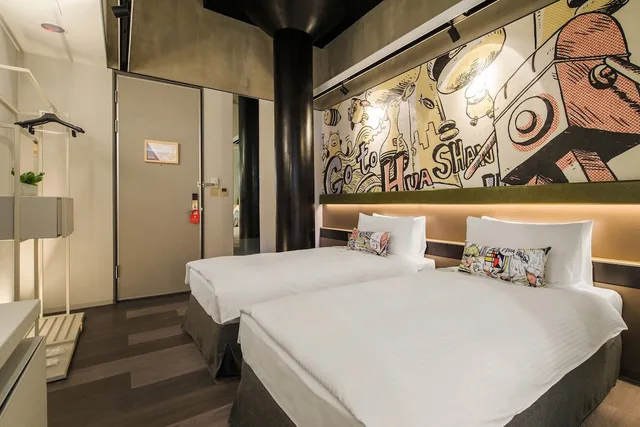 Standard, Twin Beds, No Window، Hua Shan Din By Cosmos Creation 2/5