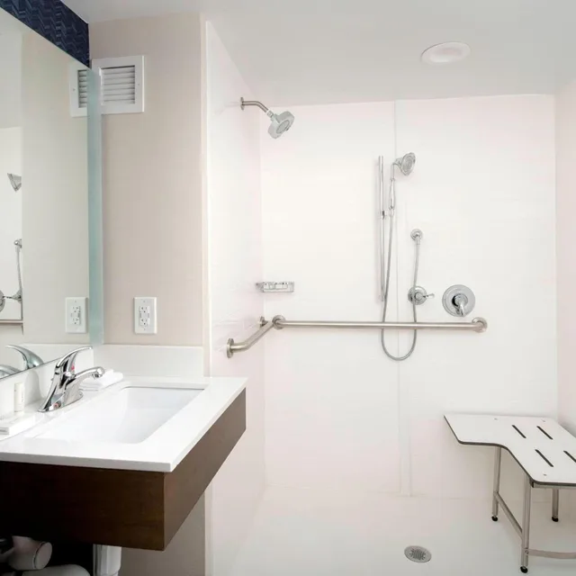 غرفة بسرير كينج، Fairfield Inn Suites By Marriott Alexandria Landmark 10/10
