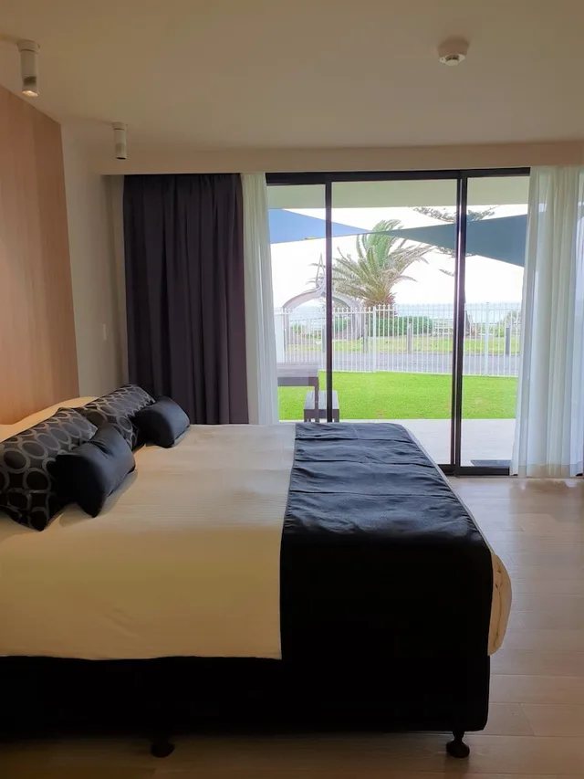 Courtyard, King Bed، Ocean Front Motel 3/4