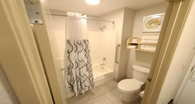 Room, King Bed, Hot Tub, Best Western Watertown 2/3