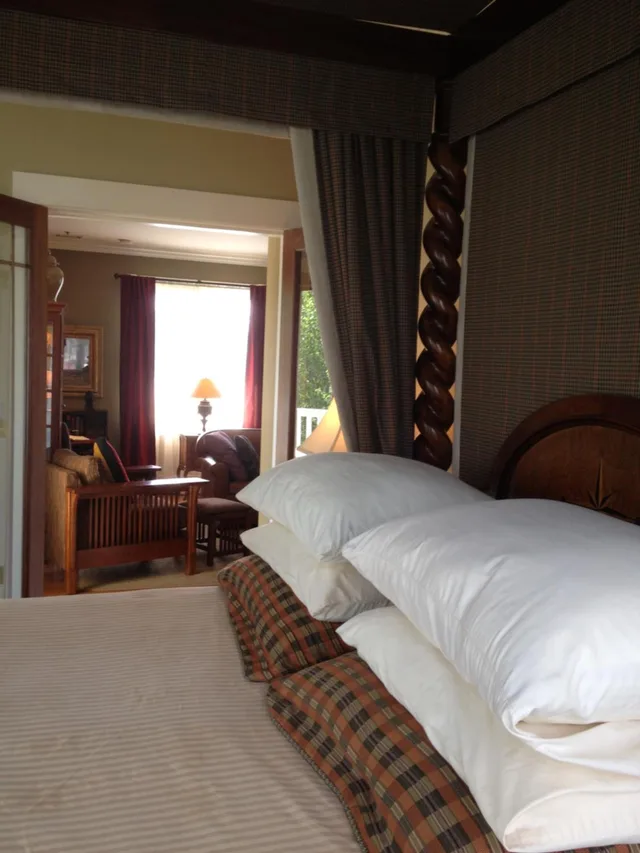 جناح بشرفة، The Belvedere Inn & Restaurant 1/3