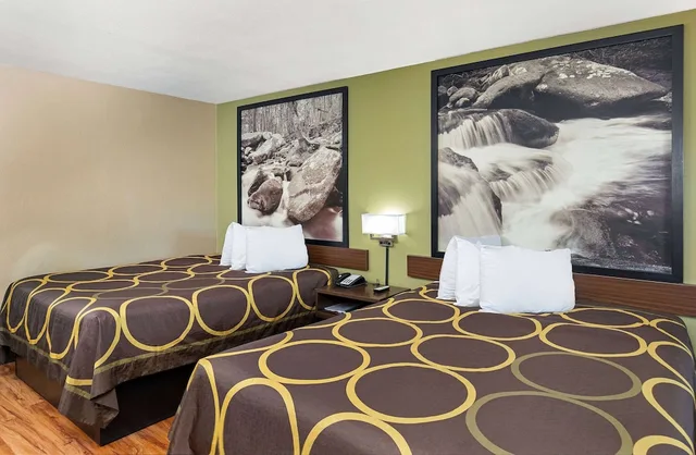 غرفة قياسية بسريرين كوين للمدخنين، Super 8 By Wyndham Kingsport 2/4
