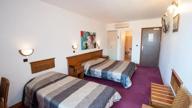 غرفة بانورامية بسريرين منفصلين بإطلالة على البحر بشرفة، Le Kalliste Hotel 1/7