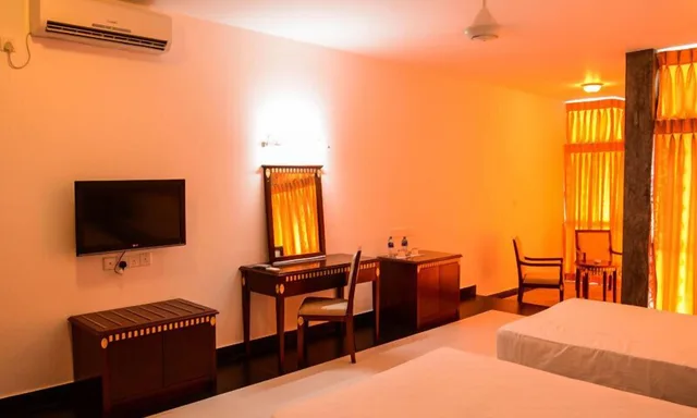 1 Bedroom, Deluxe, Queen Bed, Beach View, Marina Beach Passikudah 3/5