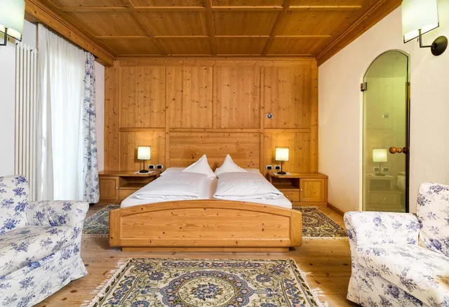 جناح جونيور، Leading Relax Hotel Maria 7/10