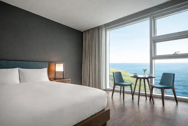 غرفة ديلوكس بسرير كوين بإطلالة جزئية على البحر، Hotel Tops 10 3/10
