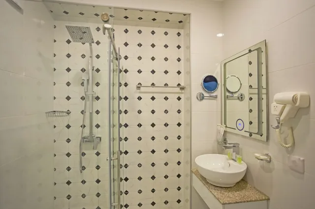 غرفة كومفورت ثلاثية بشرفة، Hotel Genio 3/3