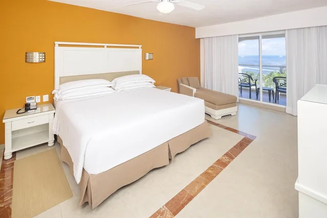 غرفة بسرير كينج بإطلالة على البحر، Occidental Costa Cancun 3/6