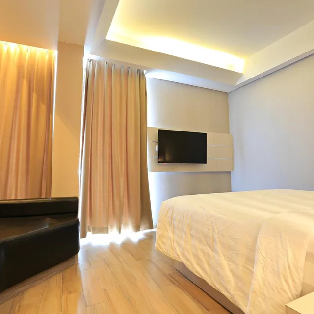غرفة تنفيذية بسرير كينج، Luminor Hotel Jambi 2/4