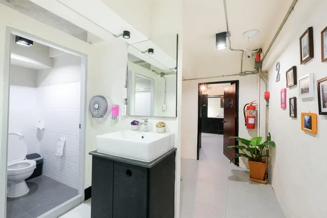 سكن مشترك مختلط، Salee Hostel 2/5