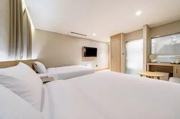 غرفة ديلوكس عائلية كبيرة بسريرين منفصلين، Hotel Foret the Spa 1/1