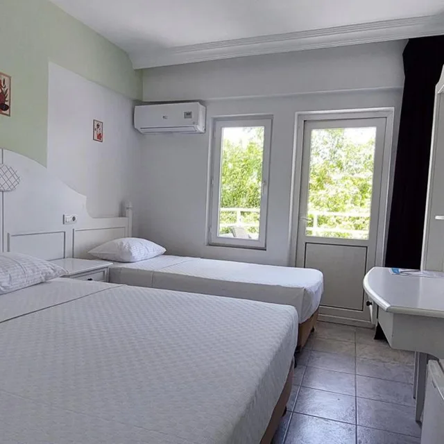 غرفة قياسية ثلاثية، UK HOTEL KIRIS 1/7