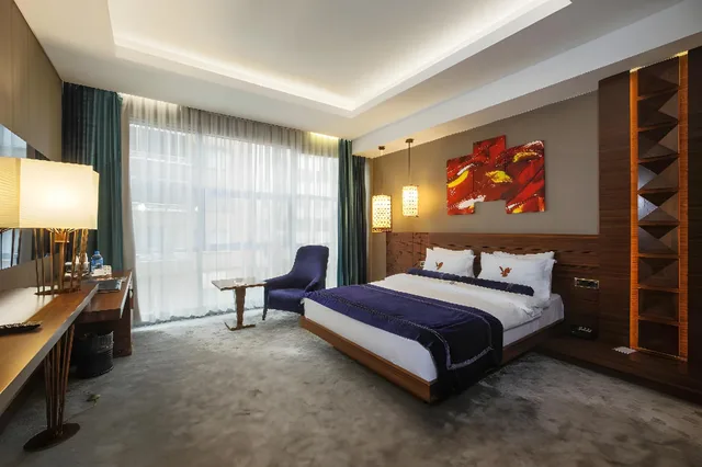 غرفة قياسية بسرير مزدوج وسرير فردي، Gold Majesty Hotel 2/3