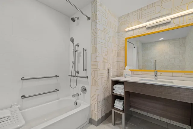 جناح استوديو بسريرين كوين لذوي الإعاقة، Home2 Suites by Hilton Lebanon 3/3