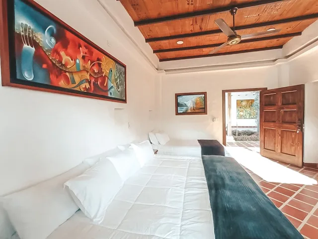 غرفة كلاسيكية ثلاثية بسرير كينج وسرير فردي، Hotel Casona Montañesa Quindío 6/9