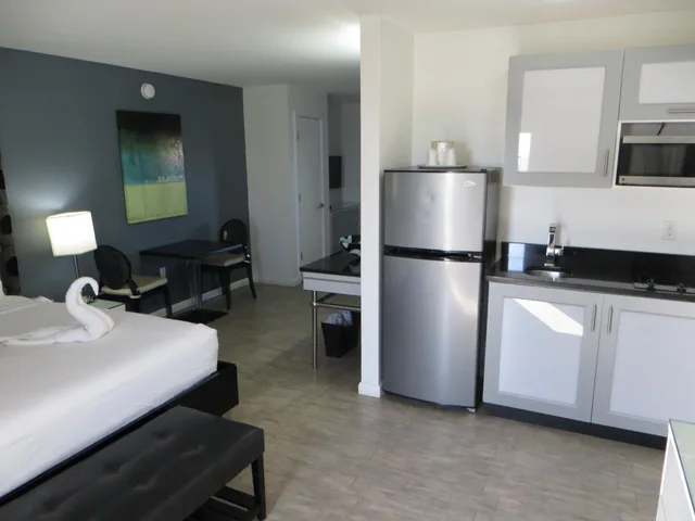 جناح بشرفة، Lotus Boutique Inn Suites 3/10