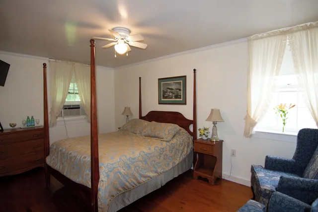 غرفة سوبيريور بسرير كوين بإطلالة على الفناء، Blackberry River Inn 3/4