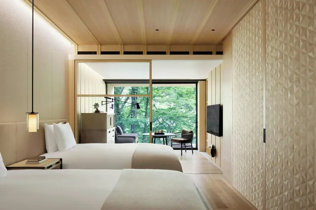 غرفة بسرير مزدوج بإطلالة على الجبل، The Ritz-Carlton, Nikko 1/4