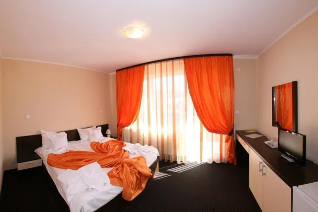 غرفة سوبيريور ثلاثية بسرير كوين وسرير فردي بإطلالة على الجبل بشرفة، Hotel Iri 1/10