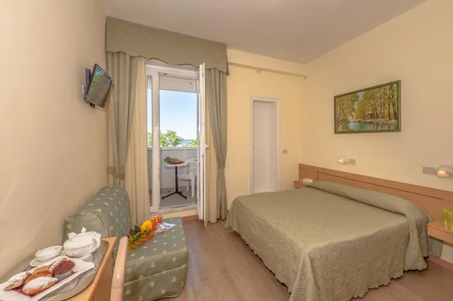 غرفة بسرير مزدوج أو سريرين منفصلين بإطلالة على البحر، Hotel Corinna 6/8
