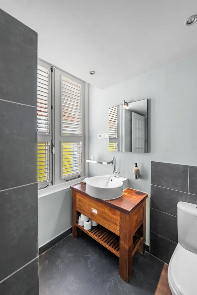 1 Bedroom, Comfort, Suite, King Bed, Bijblauw Hotel 4/5