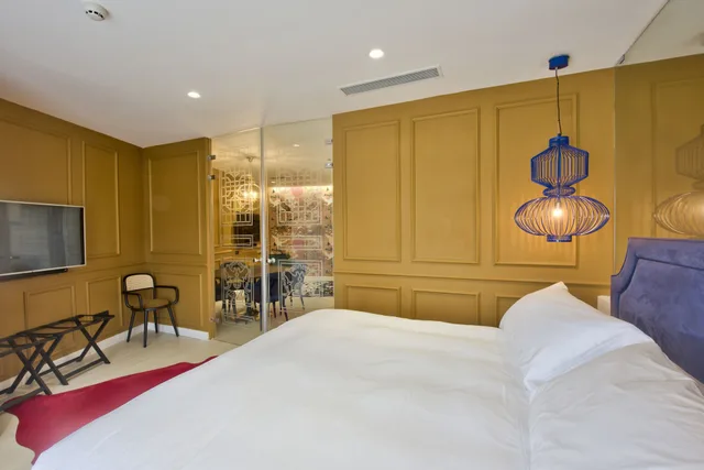 جناح تنفيذي بسرير كينج بإطلالة على المدينة مع أريكة بجاكوزي، Holm Hotel And Spa 1/5