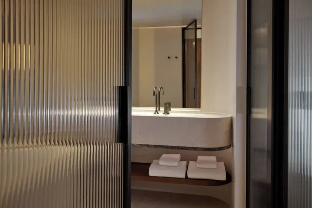 Collection, Junior Suite, King Bed, Sea View, Sofa، Daios Cove 4/4