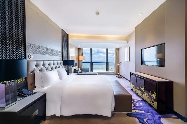 Suite, King Bed, Ocean View, Hilton Haikou Residences 2/4