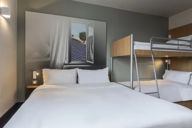 Room, Quadruple, 1 Double and 2 Bunk Beds، B&B Hotel Orange 2/6