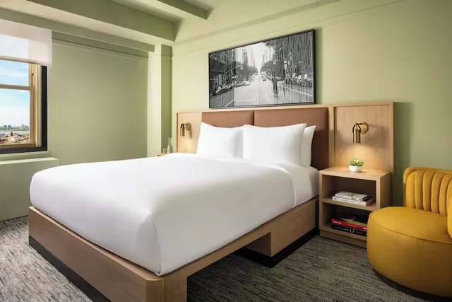 غرفة قياسية بسرير مزدوج لذوي الإعاقة، THE ROW NYC HOTEL 3/9