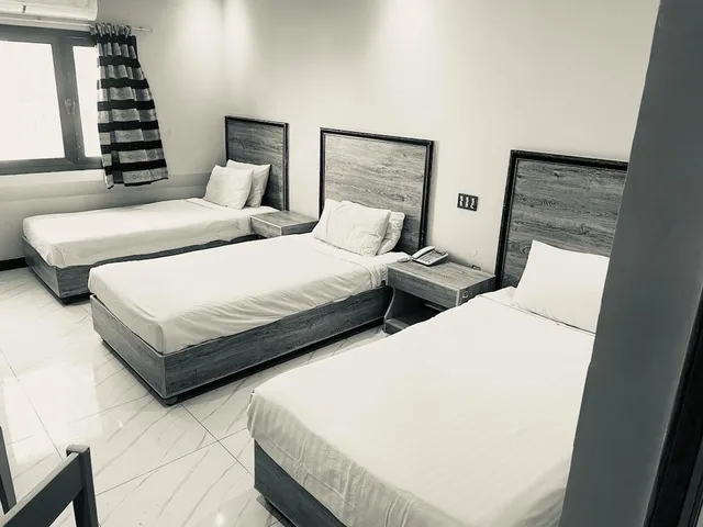غرفة ديلوكس بسريرين منفصلين، Hotel Sarawan Karachi 1/4