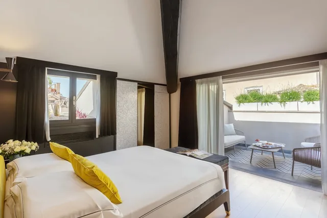 غرفة سوبيريور بسرير كينج بإطلالة على المدينة بشرفة، Roma Luxus Hotel 5/9