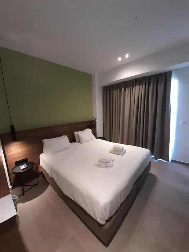 جناح جونيور، Astron Hotel 2/8