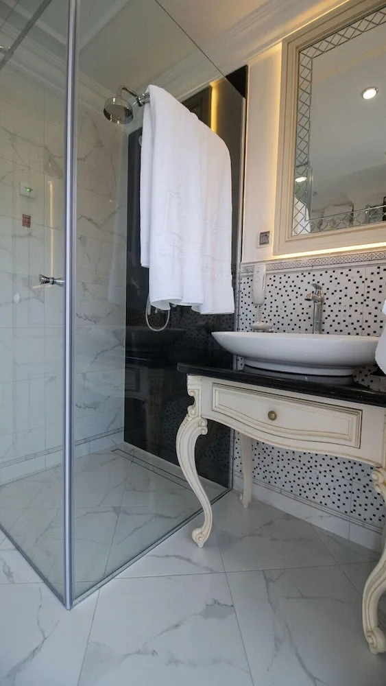 غرفة ديلوكس بسرير كينج بشرفة، Hotel Residence City Garden 6/7