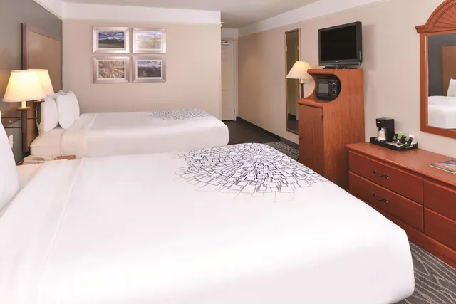غرفة بسريرين كوين، La Quinta Inn & Suites by Wyndham Ruidoso Downs 1/9