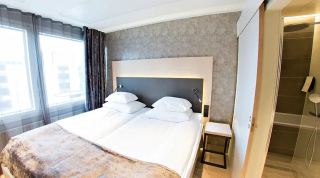 جناح جونيور بسرير كينج مع سرير إضافي، Original Sokos Hotel Alexandra 1/3