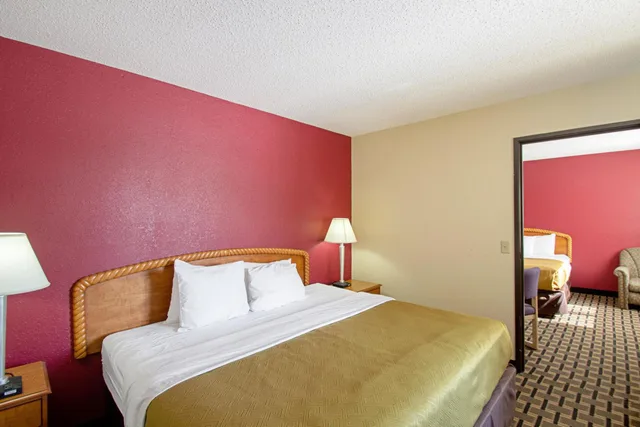 جناح بسرير كينج وسريرين كوين، Econo Lodge Inn & Suites Wisconsin Dells 2/14