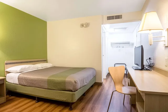 غرفة قياسية بسرير مزدوج لذوي الإعاقة، Motel6 Pueblo, CO - I-25 1/4