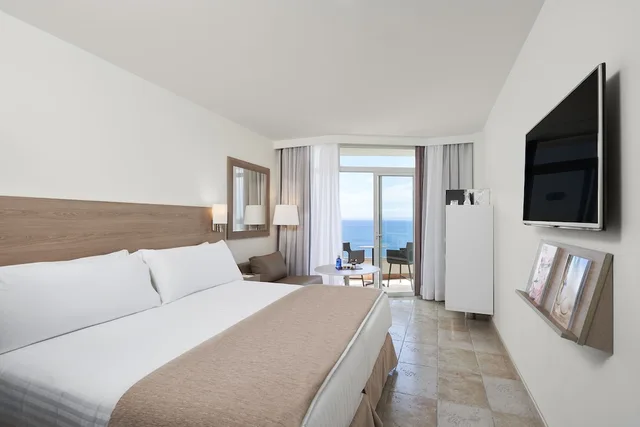 Melia, Guest Room, Queen Bed, Partial Sea View, Sofa، Melia Calvia Beach 1/3