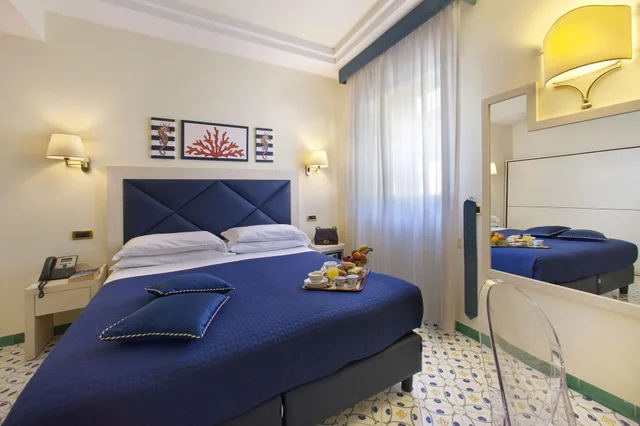 غرفة قياسية رباعية بسريرين منفصلين وسرير بطابقين، Del Mare 3/5
