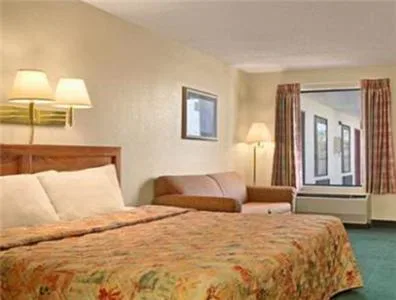 جناح بسريرين كوين وسرير كوين بغرفتي نوم، Days Inn by Wyndham Apple Valley Pigeon Forge/Sevierville 3/6
