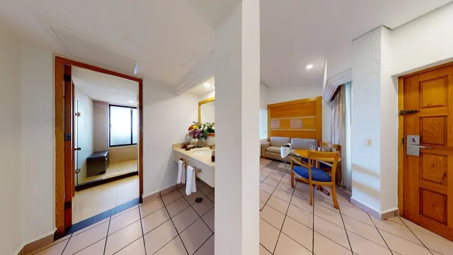 جناح بسرير كينج بإطلالة على البحر بشرفة مع أريكة، Park Royal Huatulco managed by Accor 2/3