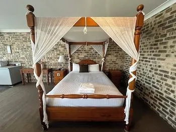 جناح استوديو شهر العسل، Sir Francis Drake Inn 1/1