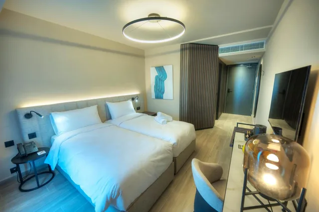 غرفة تنفيذية بسريرين منفصلين بشرفة، Aste Hotel 3/10
