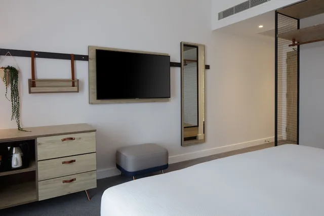 Standard, King Bed, Hilton Garden Inn Stoke On Trent 3/7