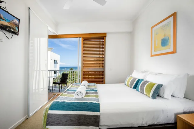 2 Bedroom Rooftop Poolside Tower، Rolling Surf Resort 2/9